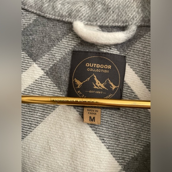 Outdoor collection women's medium gray / white plaid shacket - Picture 3 of 5